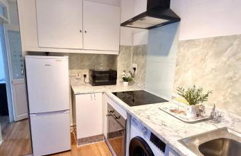 Friendly family apartment comfort sleep 6 close to tube bus airport - Foto 56