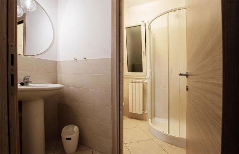 2 Bedroom Cozy Home In Cisano Sul Neva - Foto 17