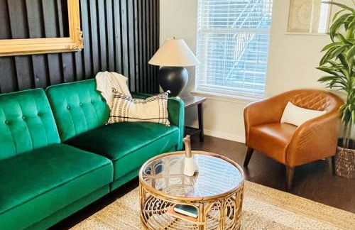 Couples Condo Retreat Overlooking Golf Course - Foto 12