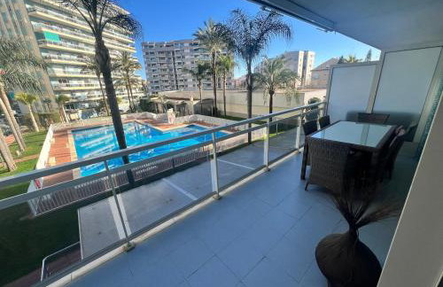 Modern apartment with a big pool and free parking - Photo 13