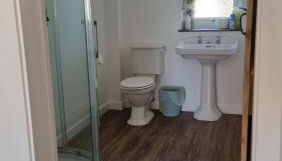 Castell - Photo 5, Shower