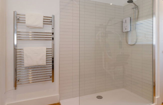 Gorgeous Home for 12 - Walk to Beach - Sea View - Photo 75