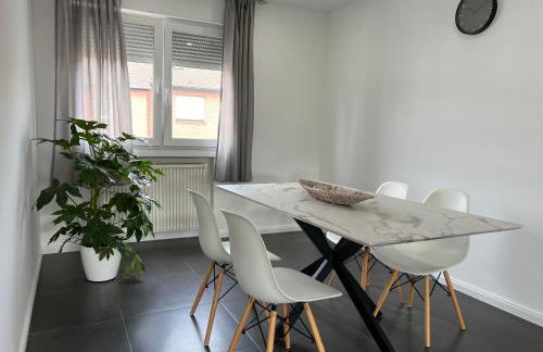 Elegante Apartment in Erftstadt mit Balkon, Zentral, Bahnhof nah, Phantasialand Brühl bei Cologne - Foto 10