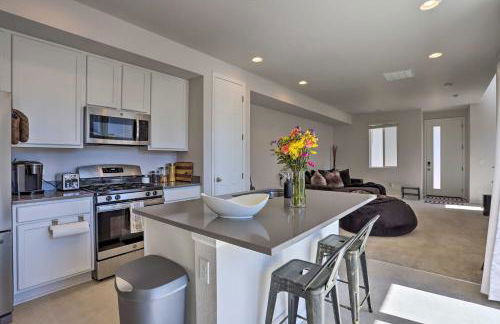 Near Hiking and Biking Trails Townhome with Patio - Foto 6