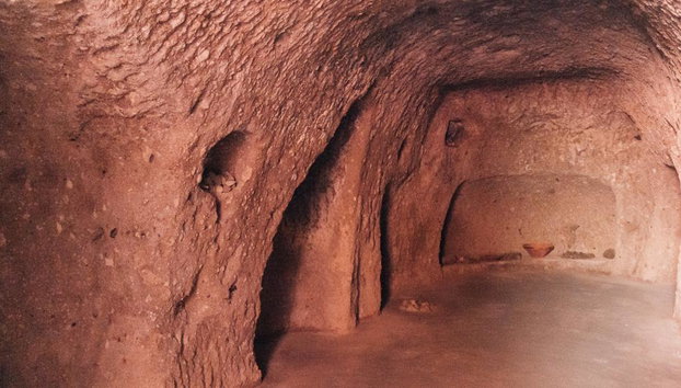 Discover Pyrgos, Megalochori, Emporio and the Akrotiri Excavations – Half-Day Private Tour - Photo 5