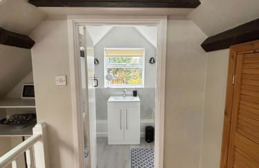 The Corner House, 36, Broadway Road, - Foto 9