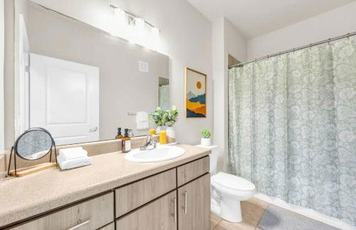 2BR Family Suite with Games & Pool - Foto 23