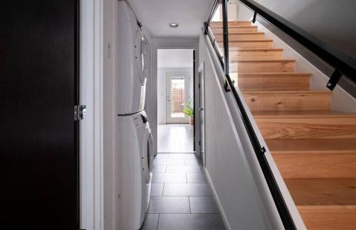 Stylish Urban Loft wFloating Stairs&Fireplace - Foto 45