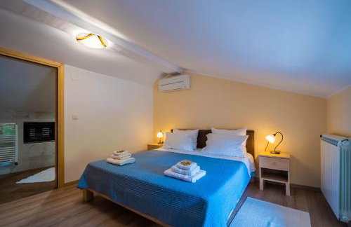 LUXURY VILLA ON SPACIOUS PRIVATE PROPERTY - Photo 43