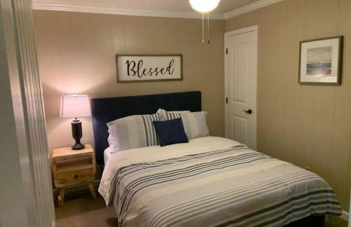 Beautiful Waterfront with Dock Firepit Hot tub - Foto 35