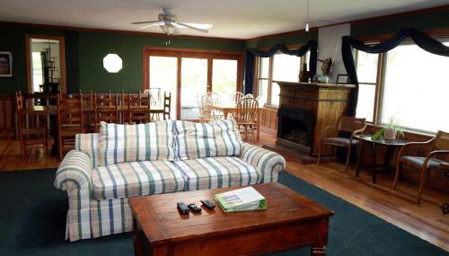 Secluded Cabin Rental for a Large Group Getaway on the Shenandoah River near Luray, Virginia - Foto 4