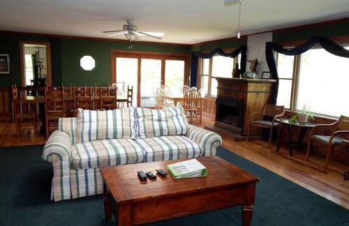 Secluded Cabin Rental for a Large Group Getaway on the Shenandoah River near Luray, Virginia - Photo 4