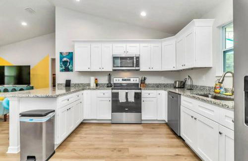 Bright & Colorful New Home 10 Min from Rainbow Springs - Foto 8