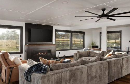 Luxe, Mountain VIEWS, Sauna, HotTub, Pups - Foto 47