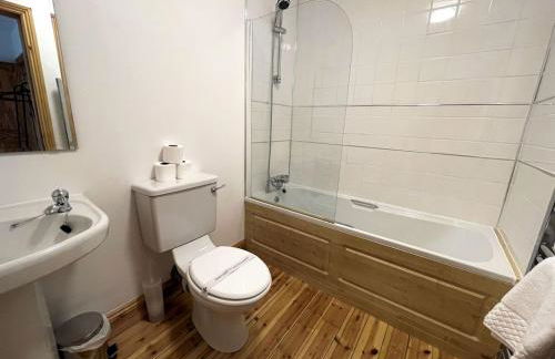 Spectacular 7BR House Hot Tub and Gardens in Gretna - Pass the Keys - Foto 39