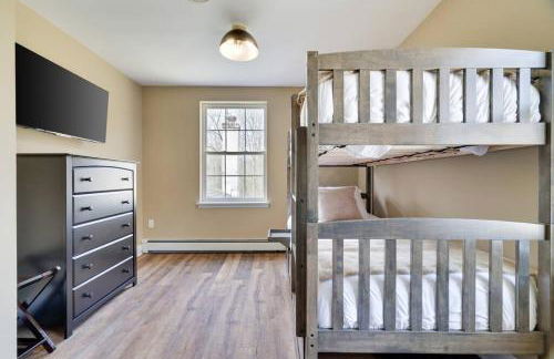 Luxe Lrg Pocono House for 18 Hot Tub/Gameroom/Pool - Foto 69