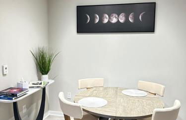 Comfortable 2BR Getaway Close to The Woodlands - Foto 6