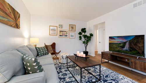 Couple’s Getaway | Dog Friendly, Bike to Old Town! - Foto 2