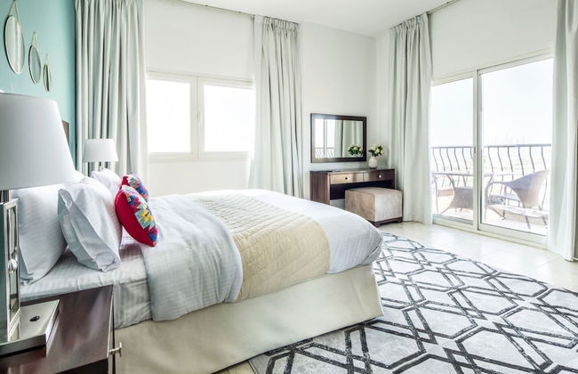 Outstanding 2BR in Serene JVT Neighborhood! - Photo 5