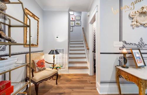 4BR Themed Stay Suite Near NC State Downtown Sleeps 10 - Foto 7