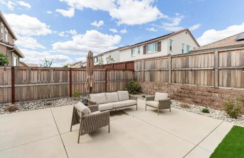 Spacious new house in Folsom Ranch 4BD and 3BA with backyard and BBQ grill - Foto 40