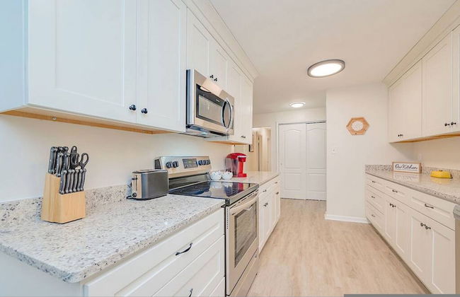 The Beehive New 4 Bedroom Listing Next to CNU - Foto 11