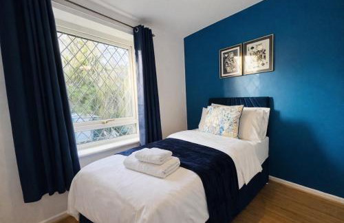 4 Bed Cosy Home w Free parking, Pets Welcome - Foto 16