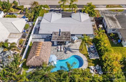 Tiki Hut Paradise Mins to Beach w Fire Pit - Foto 56