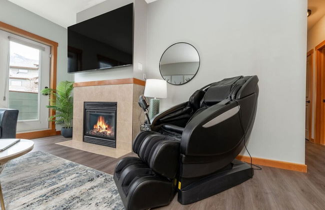 SPACIOUS 3-Br Luxury Condo | HEATED Pool + 3 Hot Tubs | Pool Table | Hm Theatre - Photo 29