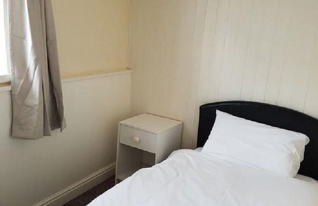 Oak Cottage - Photo 3