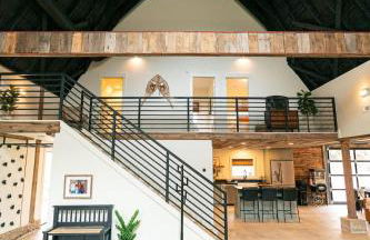 Adventure Barn - On HGTV Fixer to Fab -Access MTB - Foto 1