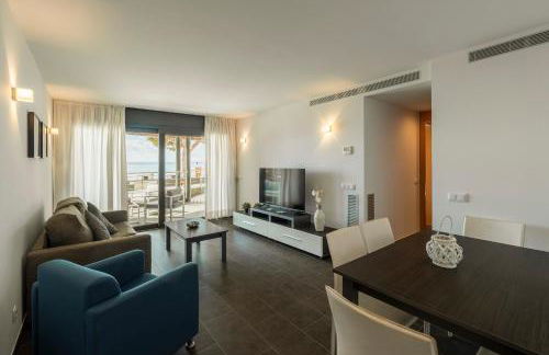 Apartamento con gran terraza delante del mar - Photo 10