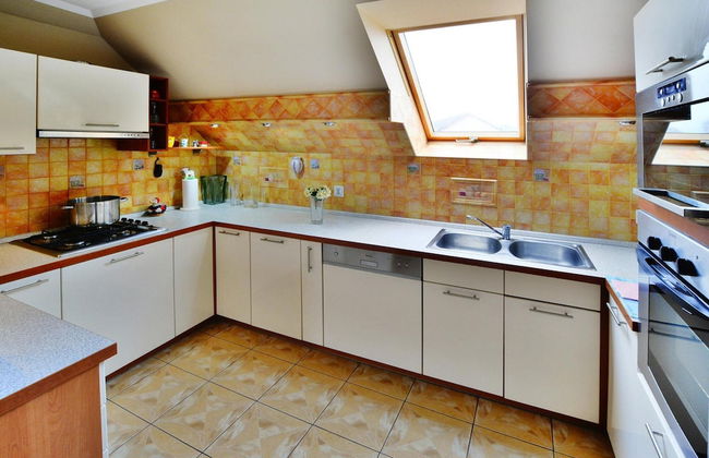 Cottage by Ostrowieckie Lake With Private Beach - Photo 6