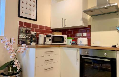 Pristine Apartment in The Centre of Glastonbury - Photo 11