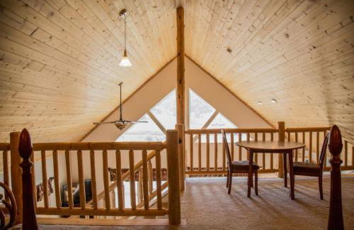 Twin Owls Lodge, Great for families Master bedroom, Loft, full kitchen, Dogs OK - Foto 15