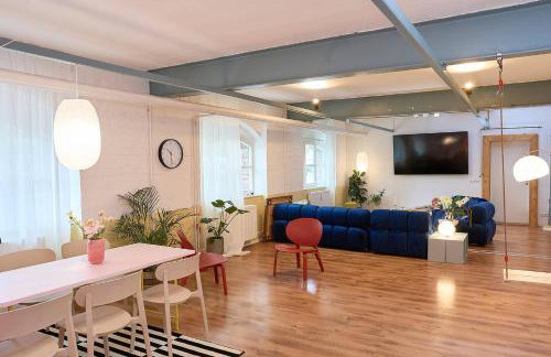 Platz für alle - geschmackvolle Gruppenunterkunft in Leipzig - Foto 1