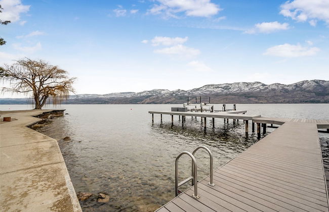 Lakeside Condo w Large Outdoor Space - Photo 18