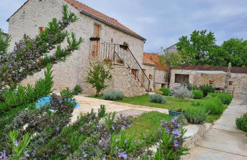 Heritage House Vrime - stone house with heated pool - Photo 3