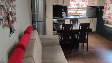 Elsa's House - Photo 2