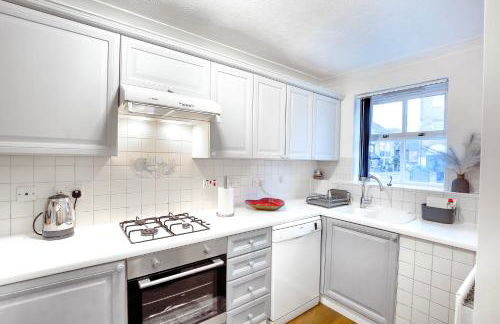 Cosy Wimbledon 4 Bed Home With Garden & Driveway Parking - Foto 34