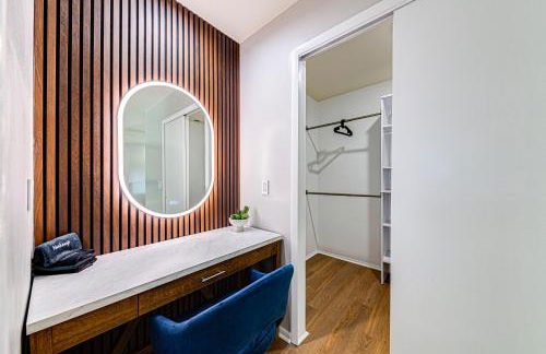 Beautiful home, centrally located to Parks with Pool - Foto 17