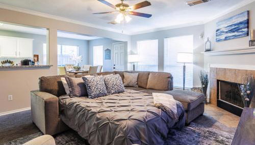 Cozy & Modern 5BR Smart Home with Yard and BBQ - Foto 2