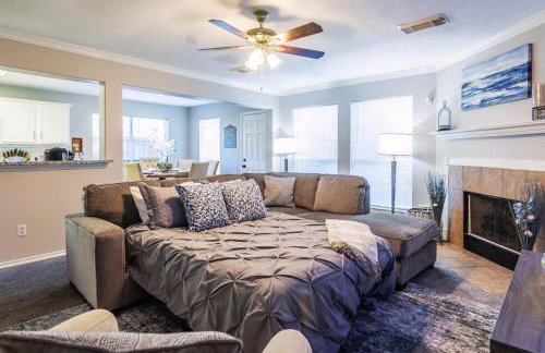 Cozy & Modern 5BR Smart Home with Yard and BBQ - Foto 2