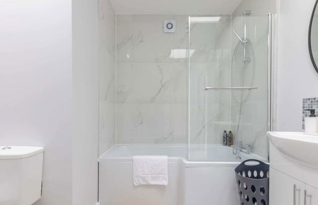 Newly Renovated 3BD Home, Islington! - Foto 33