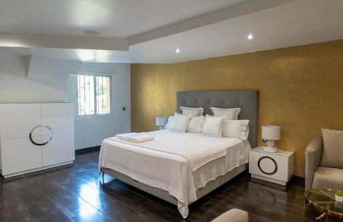 Luxury Vacation Villa - Photo 6