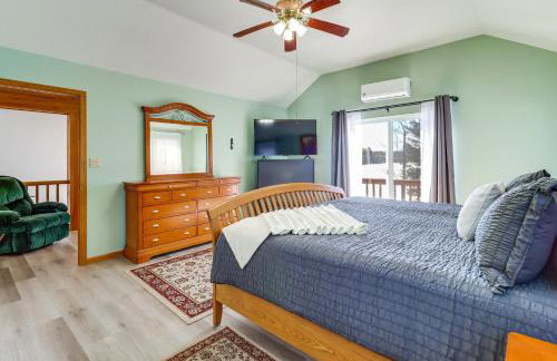 Private Hot Tub Lakefront Poconos Home! - Foto 12