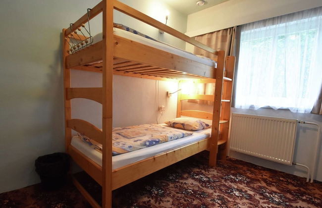 Serene Holiday Home in Mladé Buky with Private Pool and Trampoline - Foto 6