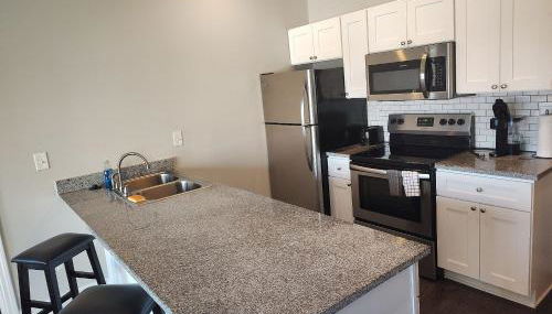 Relax and Explore Poolside Stay Near Local Spots - Foto 2