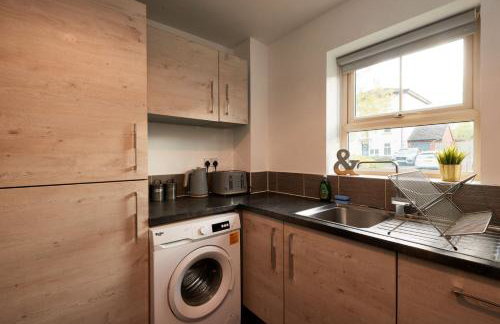 Spacious Home For Contractors,Families,Groups, Sleeps 10, Free Parking - Foto 12