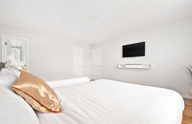 Modern Luxury Home w GameRoom & Parking - Foto 6